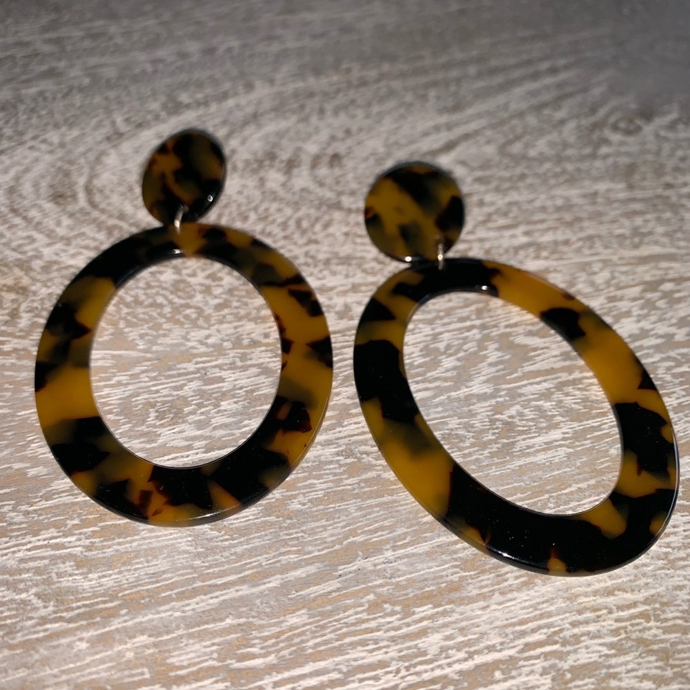 Tortoise Shell Oval Statement Earrings - image 5